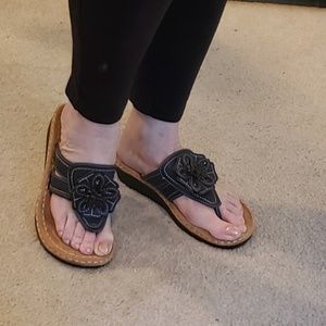 Cliffs by White Mountain Sandals